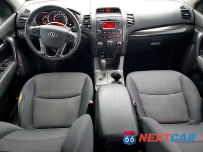 Zdjęcie 8 z 13 samochodu: 2013 KIA SORENTO LX VIN:5XYKT3A67DG384170 - miniatura