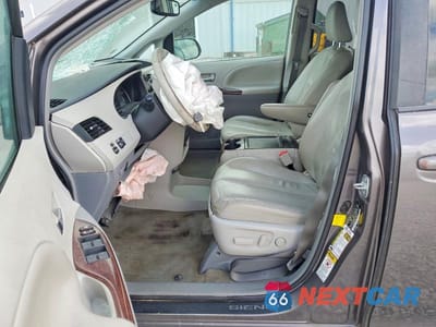 Zdjęcie 7 z 14 samochodu: 2013 TOYOTA SIENNA XLE 8-PASSENGER VIN:5TDYK3DC5DS351766 - miniatura