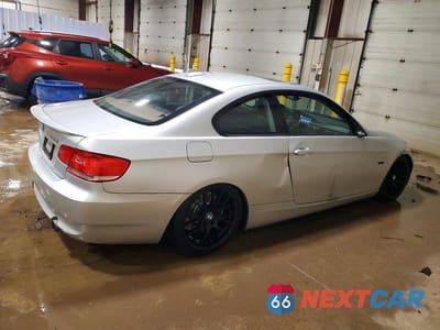 Trzecie zdjęcie samochodu z tyłu: 2010 BMW 335 XI VIN:WBAWC7C53AE271119 - miniatura