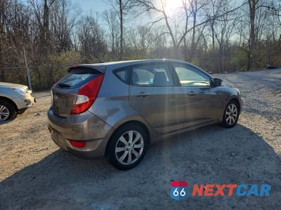 Trzecie zdjęcie samochodu z tyłu: 2013 HYUNDAI ACCENT SE VIN:KMHCU5AE7DU061154 - miniatura