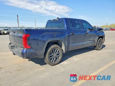 Trzecie zdjęcie samochodu z tyłu: 2022 TOYOTA TUNDRA SR5 VIN:5TFLA5DB0NX025305 - miniatura
