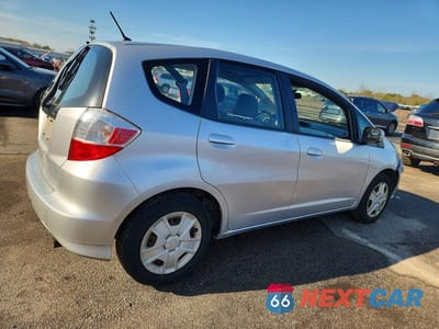 Trzecie zdjęcie samochodu z tyłu: 2013 HONDA FIT VIN:JHMGE8H3XDC037475 - miniatura