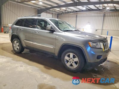 Czwarte zdjęcie samochodu z boku: 2012 JEEP GRAND CHEROKEE LAREDO VIN:1C4RJFAG2CC119173 - miniatura