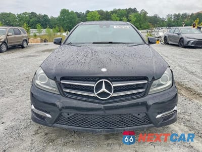Piąte zdjęcie samochodu w środku: 2014 MERCEDES-BENZ C 250 VIN:WDDGJ4HB9EG190264 - miniatura