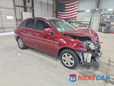 Czwarte zdjęcie samochodu z boku: 2010 HYUNDAI ACCENT GLS VIN:KMHCN4AC1AU423898 - miniatura