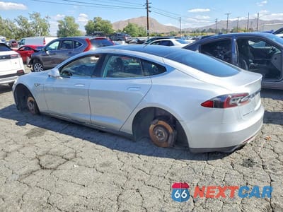Drugie zdjęcie samochodu z przodu: 2013 TESLA MODEL S VIN:5YJSA1CN7DFP05789 - miniatura