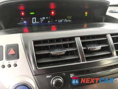 Zdjęcie 9 z 12 samochodu: 2012 TOYOTA PRIUS V THREE VIN:JTDZN3EU3C3023054 - miniatura