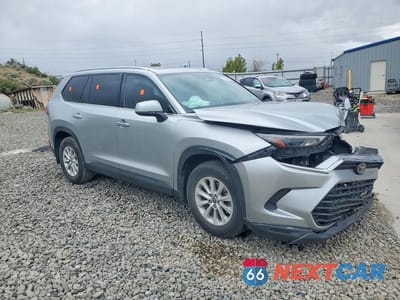 Czwarte zdjęcie samochodu z boku: 2024 TOYOTA GRAND HIGHLANDER XLE VIN:5TDAAAB53RS004439 - miniatura