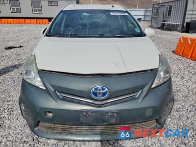 Piąte zdjęcie samochodu w środku: 2014 TOYOTA PRIUS V TWO VIN:JTDZN3EU7E3362127 - miniatura