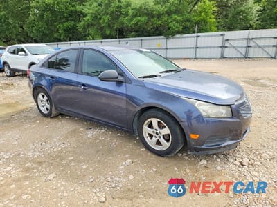 Czwarte zdjęcie samochodu z boku: 2013 CHEVROLET CRUZE LS VIN:1G1PA5SH6D7247007 - miniatura