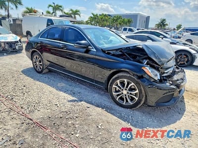 Czwarte zdjęcie samochodu z boku: 2016 MERCEDES-BENZ C 300 4MATIC VIN:55SWF4KB3GU125180 - miniatura
