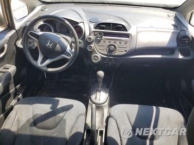 Zdjęcie 8 z 13 samochodu: 2009 HONDA FIT VIN:JHMGE884X9S055268 - miniatura