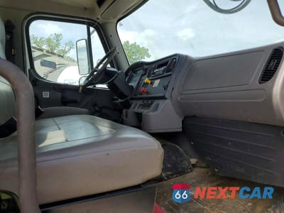Piąte zdjęcie samochodu w środku: 2015 FREIGHTLINER BUSINESS CLASS M2 DIGGER DERRICK VIN:1FVACXDT6FHGD9179 - miniatura