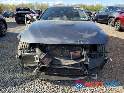 Piąte zdjęcie samochodu w środku: 2019 BMW M4 VIN:WBS4Z9C55KEJ63910 - miniatura