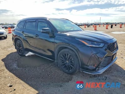 Czwarte zdjęcie samochodu z boku: 2024 TOYOTA HIGHLANDER XSE VIN:5TDKDRAH8RS530300 - miniatura