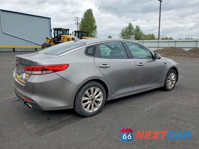 Trzecie zdjęcie samochodu z tyłu: 2017 KIA OPTIMA LX VIN:5XXGT4L3XHG162795 - miniatura