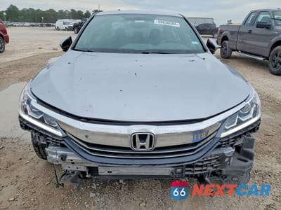 Piąte zdjęcie samochodu w środku: 2017 HONDA ACCORD SPORT VIN:1HGCR2F5XHA095708 - miniatura