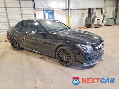 Czwarte zdjęcie samochodu z boku: 2018 MERCEDES-BENZ C 63 AMG-S VIN:55SWF8HB8JU248303 - miniatura