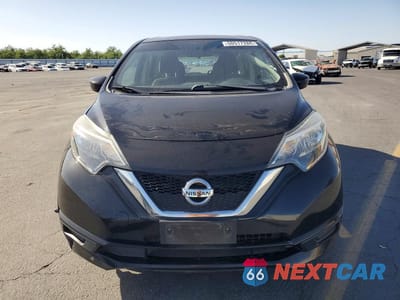 Piąte zdjęcie samochodu w środku: 2018 NISSAN VERSA NOTE SV VIN:3N1CE2CP5JL365719 - miniatura