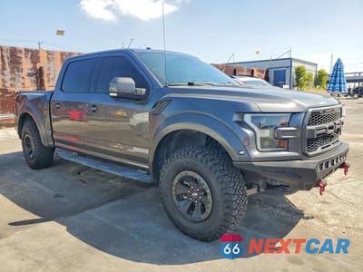 Czwarte zdjęcie samochodu z boku: 2018 FORD F150 RAPTOR VIN:1FTFW1RG2JFE48527 - miniatura