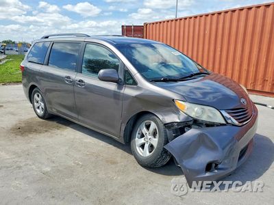 Czwarte zdjęcie samochodu z boku: 2015 TOYOTA SIENNA LE VIN:5TDKK3DC6FS602349 - miniatura
