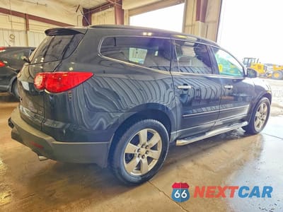 Trzecie zdjęcie samochodu z tyłu: 2011 CHEVROLET TRAVERSE LTZ VIN:1GNKVLED2BJ108583 - miniatura