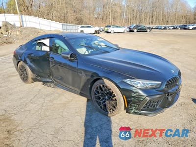 Czwarte zdjęcie samochodu z boku: 2022 BMW M8 VIN:WBSGV0C0XNCH16627 - miniatura
