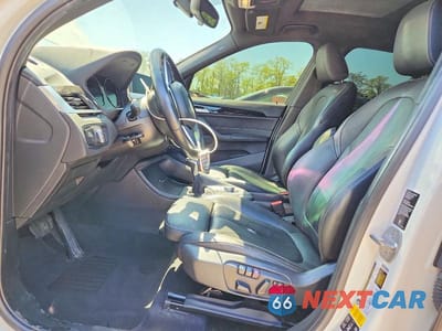 Zdjęcie 7 z 13 samochodu: 2018 BMW X1 XDRIVE28I VIN:WBXHT3C3XJ5L30804 - miniatura
