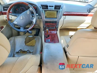 Zdjęcie 8 z 12 samochodu: 2008 LEXUS LS 460L VIN:JTHGL46F685025233 - miniatura