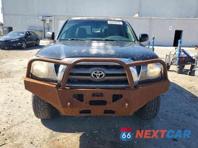 Piąte zdjęcie samochodu w środku: 2009 TOYOTA TACOMA V6 VIN:3TMLU42N79M020970 - miniatura