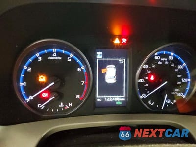 Zdjęcie 9 z 13 samochodu: 2018 TOYOTA RAV4 XLE VIN:2T3RFREV8JW761886 - miniatura