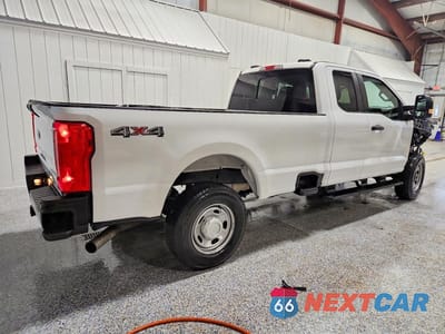 Trzecie zdjęcie samochodu z tyłu: 2025 FORD F250 SUPER DUTY VIN:1FT8X2BA5SEC24256 - miniatura