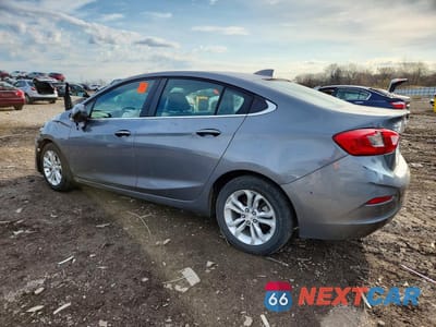 Drugie zdjęcie samochodu z przodu: 2019 CHEVROLET CRUZE LT VIN:1G1BE5SM6K7138605 - miniatura