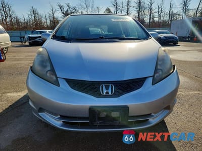 Piąte zdjęcie samochodu w środku: 2013 HONDA FIT VIN:JHMGE8H3XDC037475 - miniatura