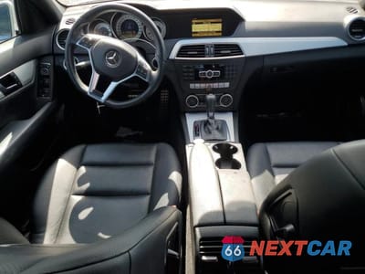 Zdjęcie 8 z 12 samochodu: 2012 MERCEDES-BENZ C 250 VIN:WDDGF4HB8CA712125 - miniatura