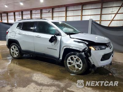 Czwarte zdjęcie samochodu z boku: 2024 JEEP COMPASS LATITUDE VIN:3C4NJDBN3RT117803 - miniatura