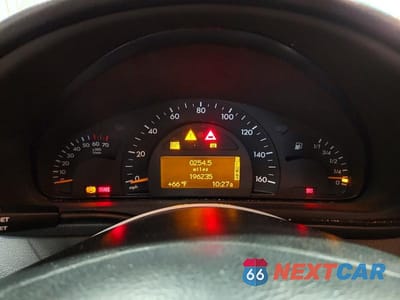 Zdjęcie 9 z 12 samochodu: 2002 MERCEDES-BENZ C 240 VIN:WDBRF61J02F165884 - miniatura