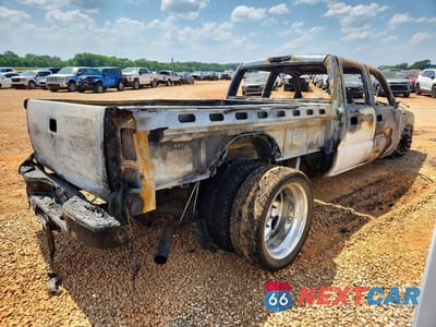 Trzecie zdjęcie samochodu z tyłu: 2001 CHEVROLET SILVERADO C3500 VIN:1GCJC33171F165561 - miniatura