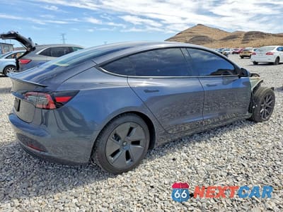 Trzecie zdjęcie samochodu z tyłu: 2023 TESLA MODEL 3 VIN:5YJ3E1EAXPF713411 - miniatura