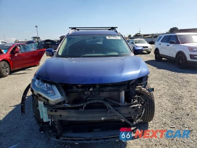Piąte zdjęcie samochodu w środku: 2017 NISSAN ROGUE SV VIN:JN8AT2MT2HW145985 - miniatura