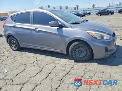 Czwarte zdjęcie samochodu z boku: 2016 HYUNDAI ACCENT SE VIN:KMHCT5AE1GU256335 - miniatura