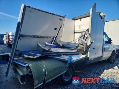 Trzecie zdjęcie samochodu z tyłu: 2023 FORD E350 REFRIGERATED BOX TRUCK VIN:1FDWE3FK1PDD14762 - miniatura