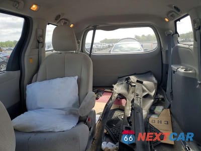 Zdjęcie 10 z 13 samochodu: 2012 TOYOTA SIENNA LE 8-PASSENGER VIN:5TDKK3DC7CS261006 - miniatura