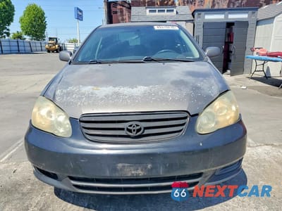 Piąte zdjęcie samochodu w środku: 2005 TOYOTA COROLLA S VIN:1NXBR32E75Z439071 - miniatura