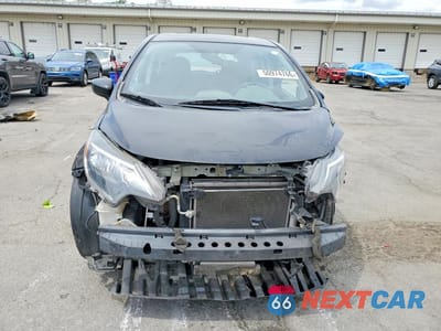 Piąte zdjęcie samochodu w środku: 2018 NISSAN VERSA NOTE SV VIN:3N1CE2CP4JL352461 - miniatura