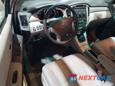 Zdjęcie 8 z 12 samochodu: 2004 TOYOTA HIGHLANDER BASE VIN:JTEEP21A940012251 - miniatura