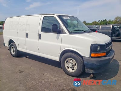 Czwarte zdjęcie samochodu z boku: 2017 CHEV EXPRESS G2500 VIN:1GCWGAFF1H1135808 - miniatura