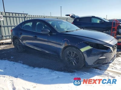 Czwarte zdjęcie samochodu z boku: 2014 MAZDA MAZDA3 GS SKY 4DR VIN:JM1BM1V75E1137431 - miniatura