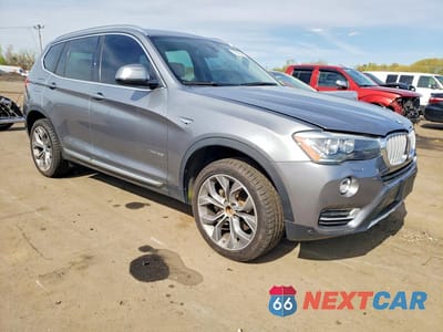 Czwarte zdjęcie samochodu z boku: 2015 BMW X3 XDRIVE28I VIN:5UXWX9C5XF0D51042 - miniatura