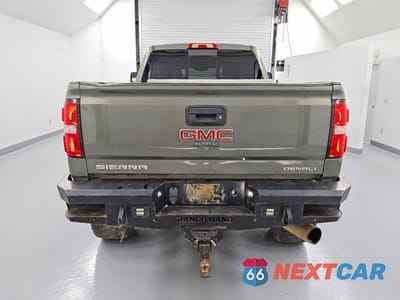 Zdjęcie 6 z 12 samochodu: 2018 GMC SIERRA K2500 DENALI VIN:1GT12UEY1JF211291 - miniatura